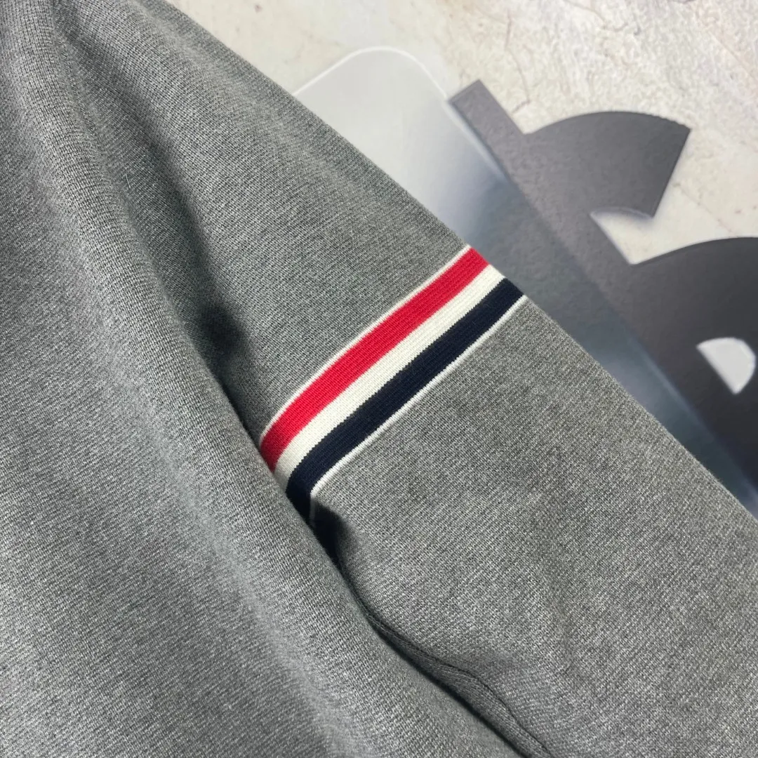 TB 991 🔘 𝐓𝐡𝐨𝐦 𝐁𝐫𝐨𝐰𝐧𝐞 2025 New Arrival * TB ！2025 New Arrival ， ， ！ ， ， ， Breathable ， 、 。 ， ， ， ， 。 ： TB 1:1 ， ， ； ， ， TB get ； ， ， 。 ！ ， ， Same Style 。 ， ， ， 、 。 ， 、 ， ， 、 ！ + ， ， ！ Size：S M L XL（1.2.3.4） ：Navy Blue Gray